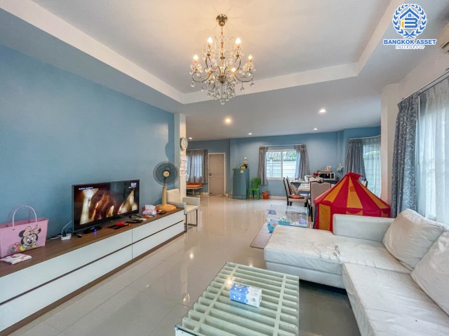 *****บ้านเดี่ยวมือสองนนทบุรี ราคาสุดคุ้ม! ม.เดอะลิฟวิ่ง2 บ้านกล้วย-ไทรน้อย เนื้อที่ถึง 60 ตร.ว. ฟังก์ชั่น 4 ห้องนอน 3 ห้องน้ำ บ้านสวย พร้อมอยู่ หน้าบ้านวิวสวน บนทำเลคุณภาพ! ติดถนนใหญ่ เดินทางสะดวกใกล้ถนนกาญจนาภิเษก ใกล้เซ็นทรัลเวสต์เกต และรถไฟฟ้าสถานีคลองบางไผ่